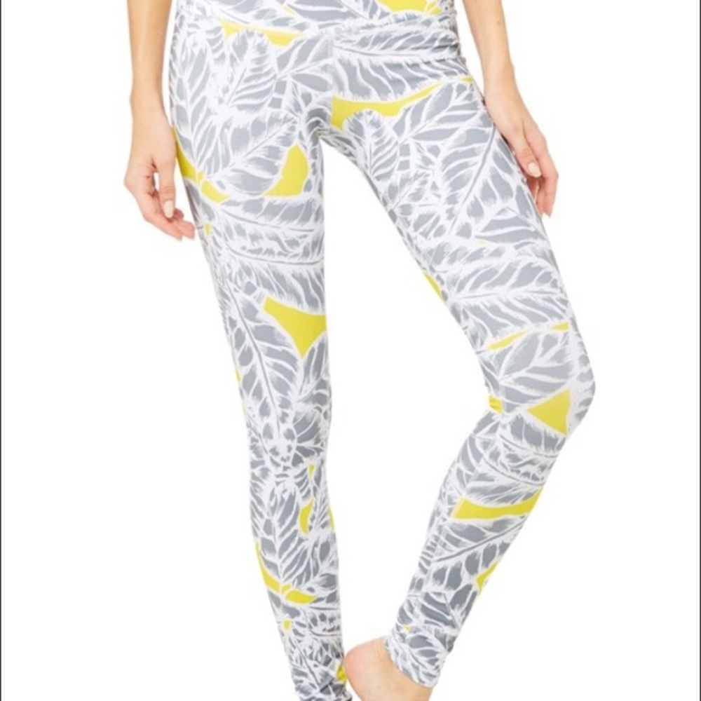 Alo Yoga women’s workout leggings 3/4 length